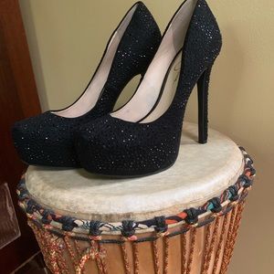 Jessica Simpson sparkle, high heeled fancy pumps